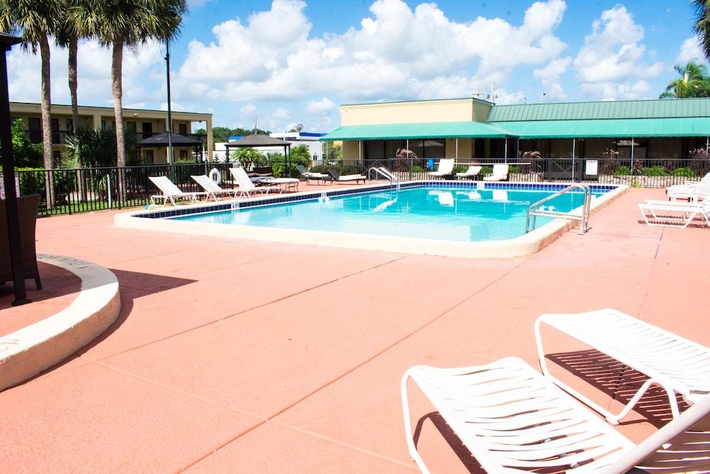 Winter Haven Gardens Inn Exterior photo